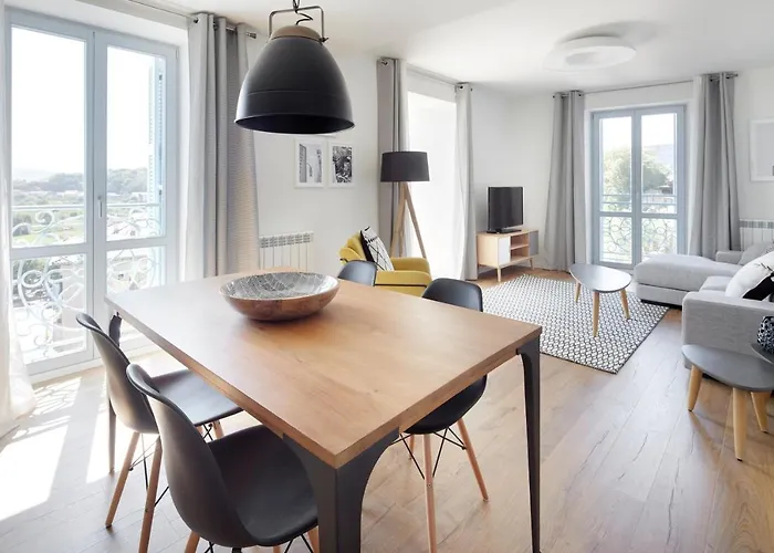 H Suite3b By Smiling * Hondarribia