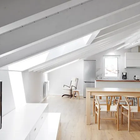 H Suite3b By Smiling Apartment