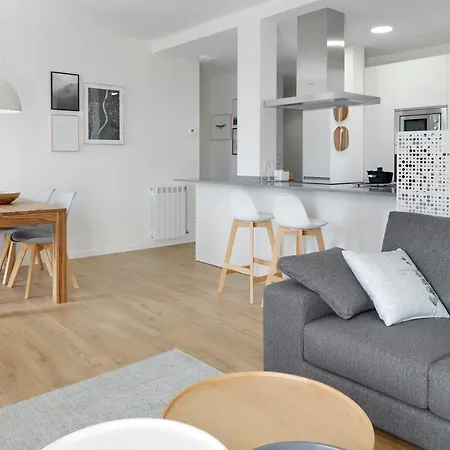 H Suite3b By Smiling Apartment